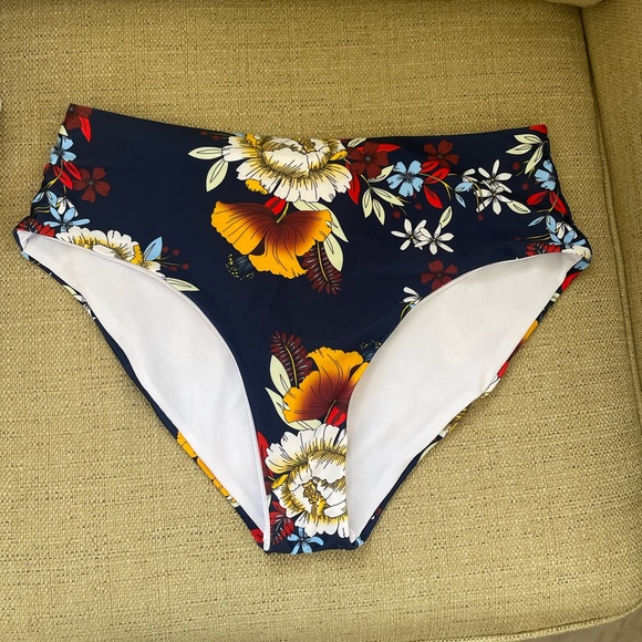 Floral Bikini Set - Picture 5 of 7